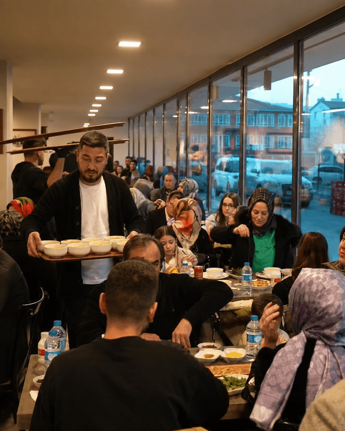 Kalabalık salon